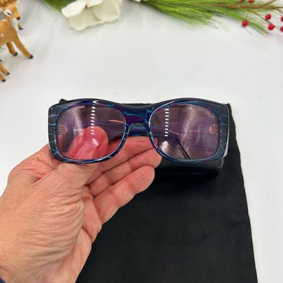 Unisex Balenciaga, wraparound, sunglasses made in Italy - Picture 7 of 8